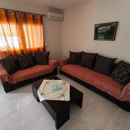 Apartment Aora House *
