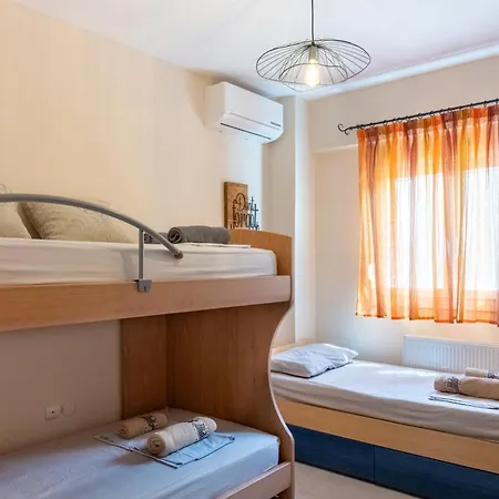 Apartment Aora House *